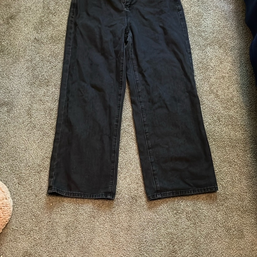 Black Straight Leg Jeans with Classic Style